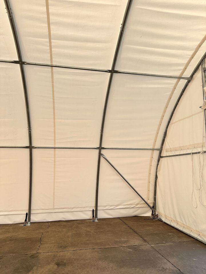 6 x 6 Meter - Rundbogenghalle - PVC Plane weiß - Stahl-Gestänge mit durchgesteckter Verschraubung, Bodenrahmen & Dachverstärkungen durchgehende Dach- & Seitenplane - Genehmigungsfrei Wetterfest Statik in Hamburg