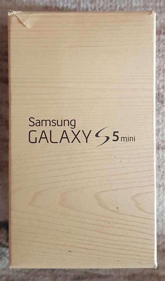 Samsung Galaxy S5 mini mit Ladegerät und Ersatz-Akku in Neustadt am Rübenberge