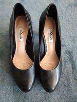 Clarks Pumps schwarz Gr. 39 Hessen - Ortenberg Vorschau