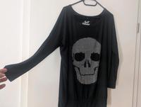 Schwarzes Totenkopf-Shirt langarm Größe M Bayern - Pentling Vorschau