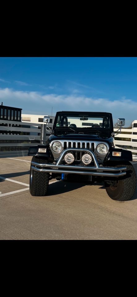 JEEP WRANGLER 4.0 SCHWARZ TOP ZUSTAND VERKAUF ODER TAUSCH‼️‼️ in Heilbronn