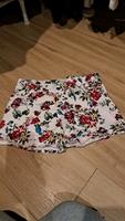 kurze Hose /Shorts Blumenmuster Größe 38 Bayern - Tiefenbach Kr Passau Vorschau