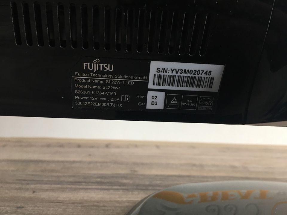 Zwei 22 Zoll  Monitore Fujitsu SL22W-1 in Garbsen