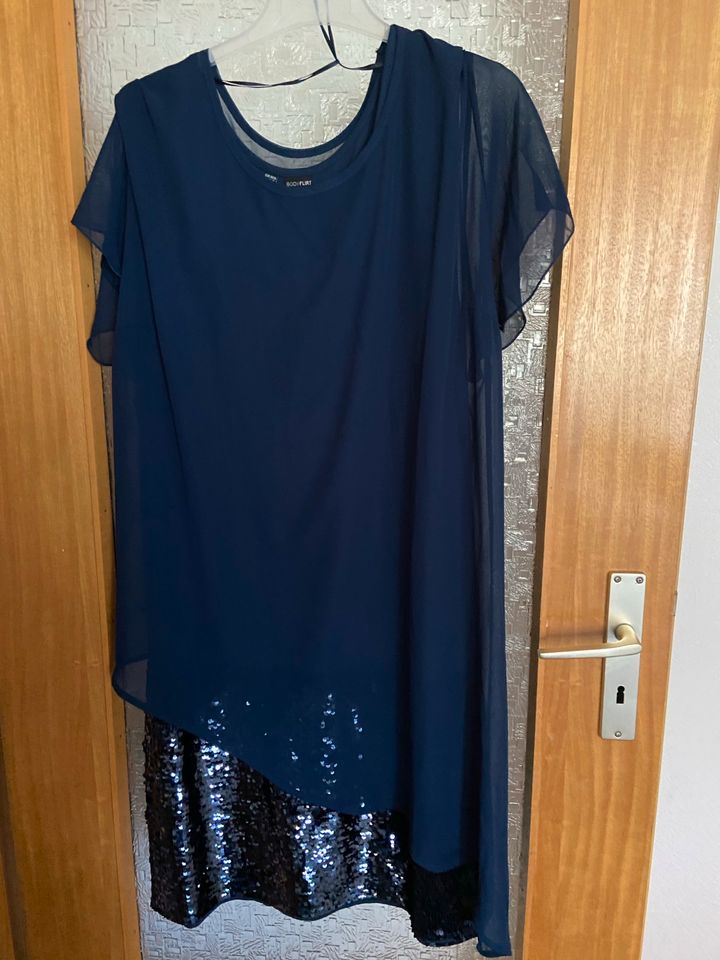 Festliches Kleid in Püttlingen