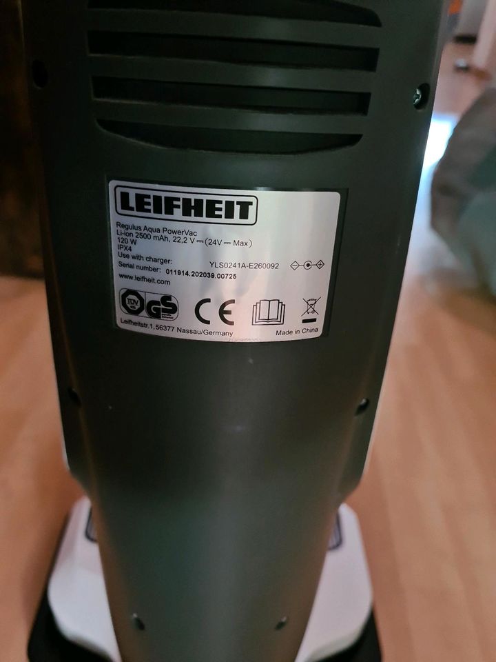 Leifheit Wischsauger Regulus Aqua Powervac in Halle