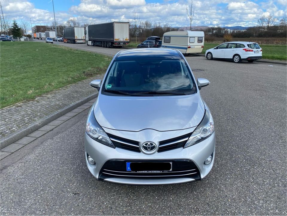 Toyota Verso Kombilimousine in Merzig