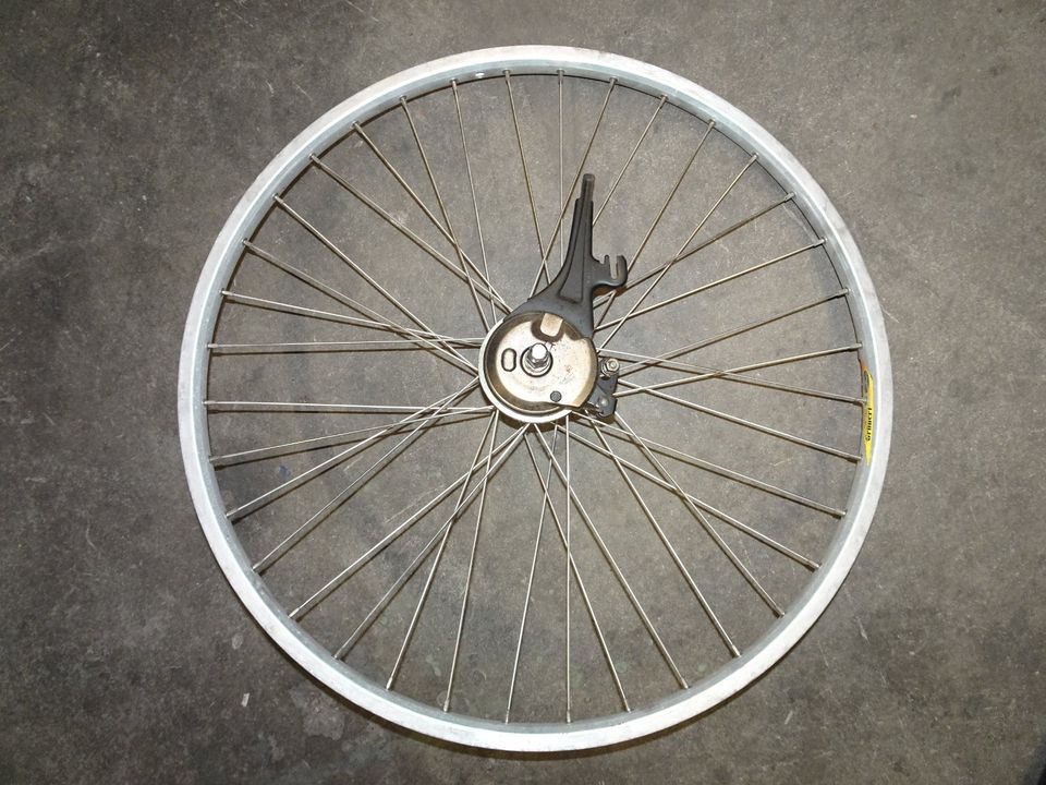 Fahrradfelge, Vorderrad 559x19, 26 Zoll, mit Shimano Bremse in  Nordrhein-Westfalen - Leopoldshöhe | Fahrrad Zubehör gebraucht kaufen |  eBay Kleinanzeigen ist jetzt Kleinanzeigen