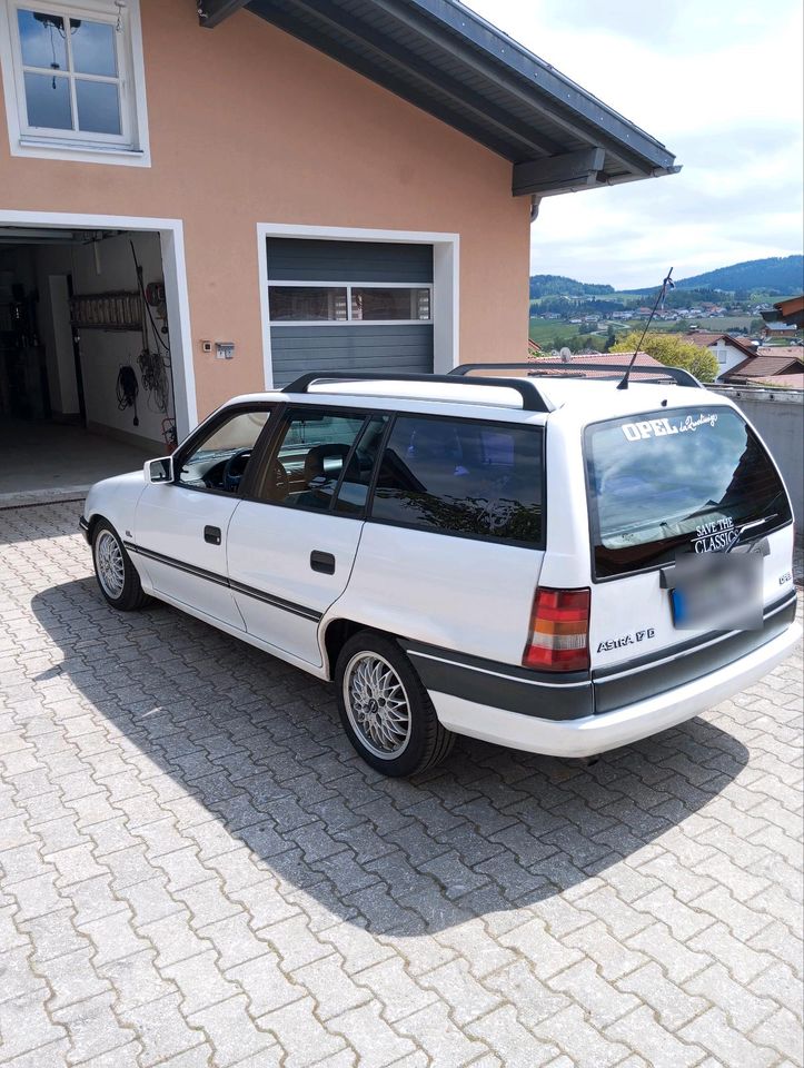 Opel Astra F Caravan 1.7 D H-Zulassung in Kirchberg i. Wald