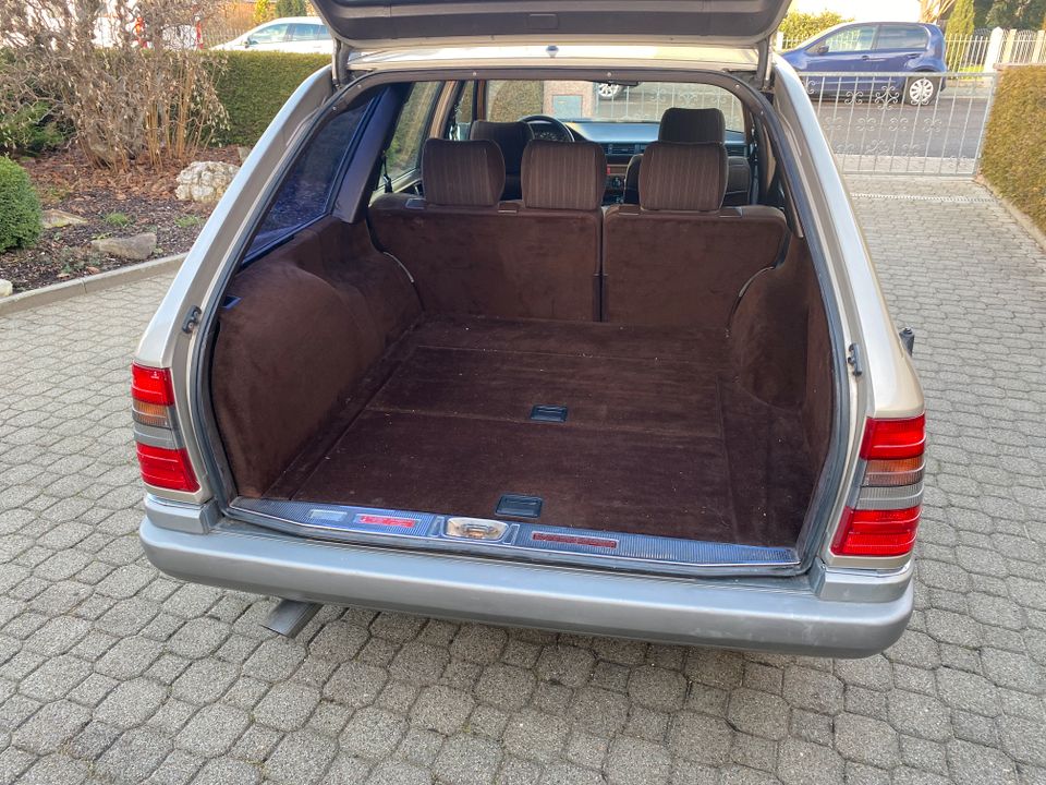 Mercedes T230 Kombi W124 Automatic H Kennzeichen Oldtimer in Nürnberg (Mittelfr)