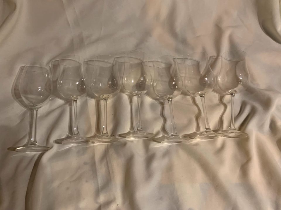 6 Weingläser in Klassischer Form Neu & ungenutzt + 1 Glas gratis in Dorfen