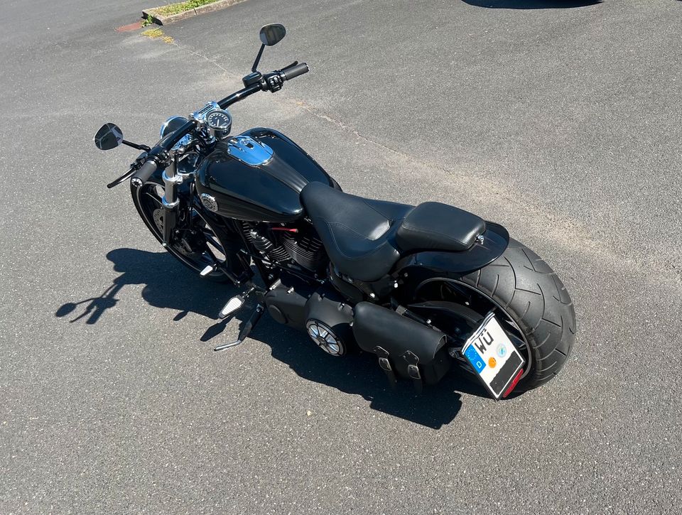 Harley Davidson Breakout mit Airride in Unterpleichfeld