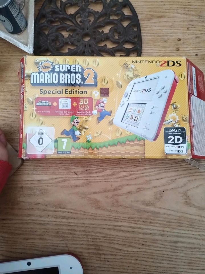 Nintendo 2Ds mit Super Mario in Windhagen