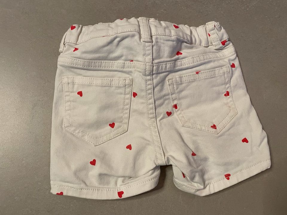 H&M Shorts Jeans 98 Mädchen weiß Herz in Kraichtal
