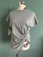 T-Shirt gerafft Knoten grau Gr. XS-S / NEU Nordrhein-Westfalen - Werdohl Vorschau