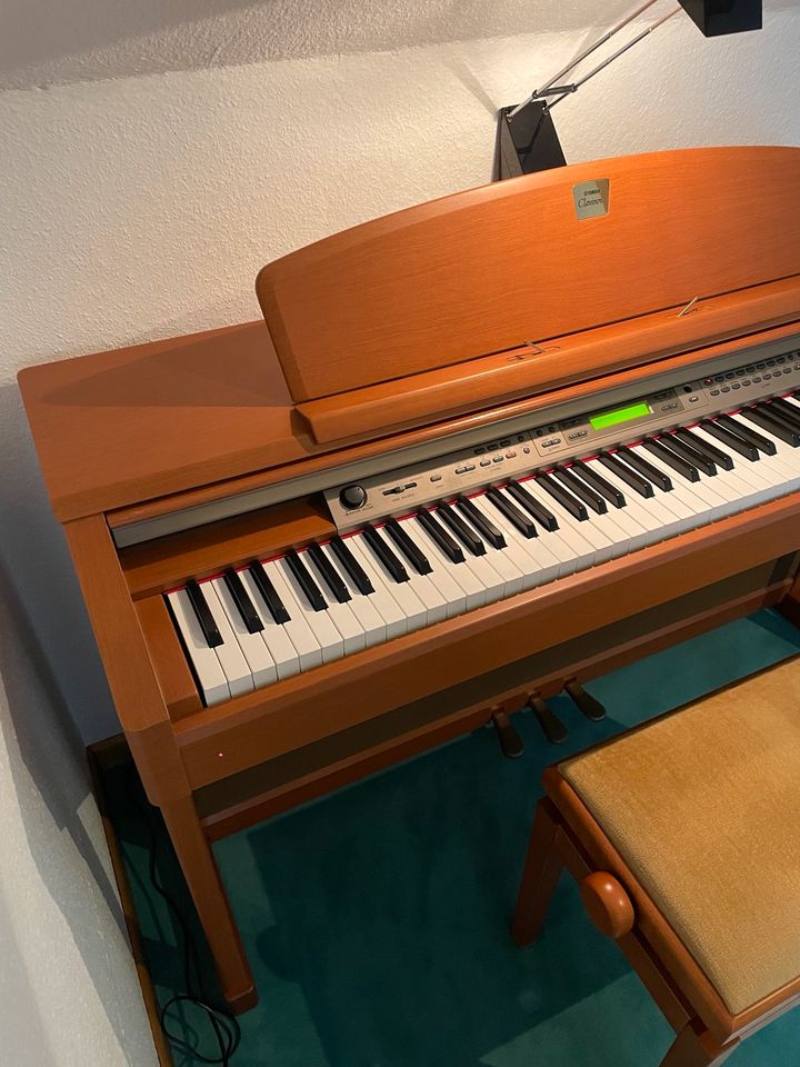 Yamaha Clavinova CLP-170 E-Piano Digital in Kassel