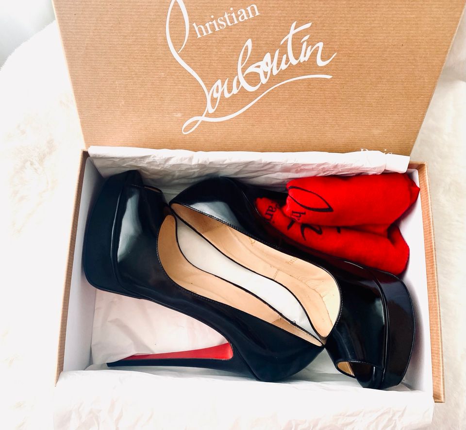 Christian Louboutin Pumps Gr. 37,5 in Bad Saulgau