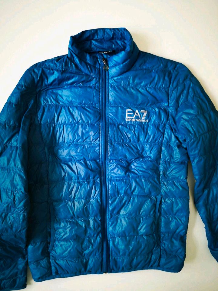 ORIGINAL EA7 EMPORIO ARMANI LEICHTDAUNENJACKE BLAU GR. L in Stuttgart