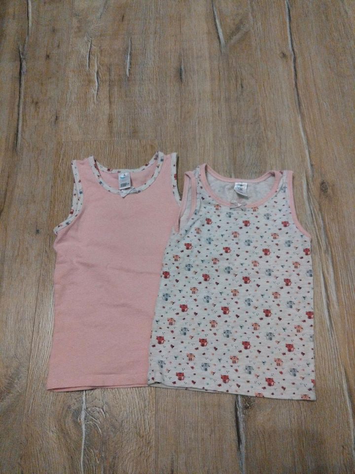 Zwei Unterhemden für Mädchen in Linsengericht