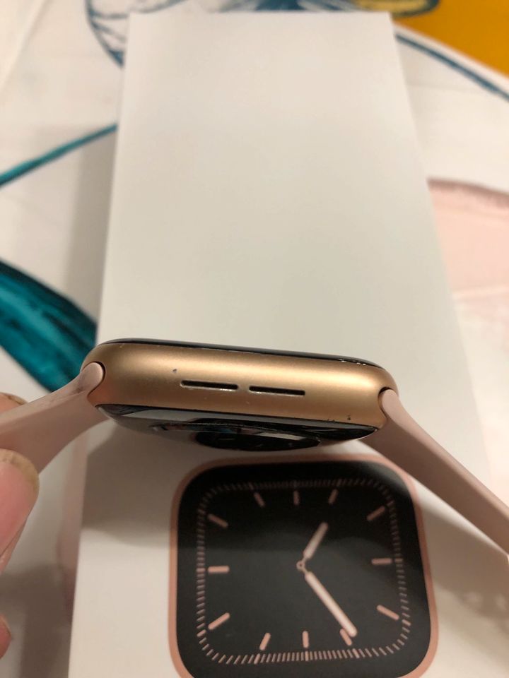 Apple Watch Series 5 44mm Rose Gold GPS+Cellular in Eberstadt