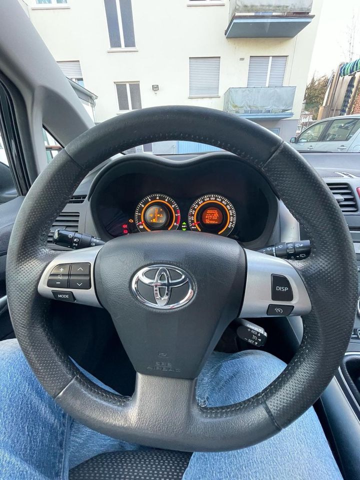 Toyota Auris Life+ 2. HND, TÜV 06/2025, Kein Wartungsst in Saarbrücken