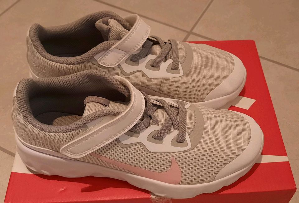 Nike Sportswear Sneaker, Turnschuhe, Gr. 33,5 *TOP* in Maintal