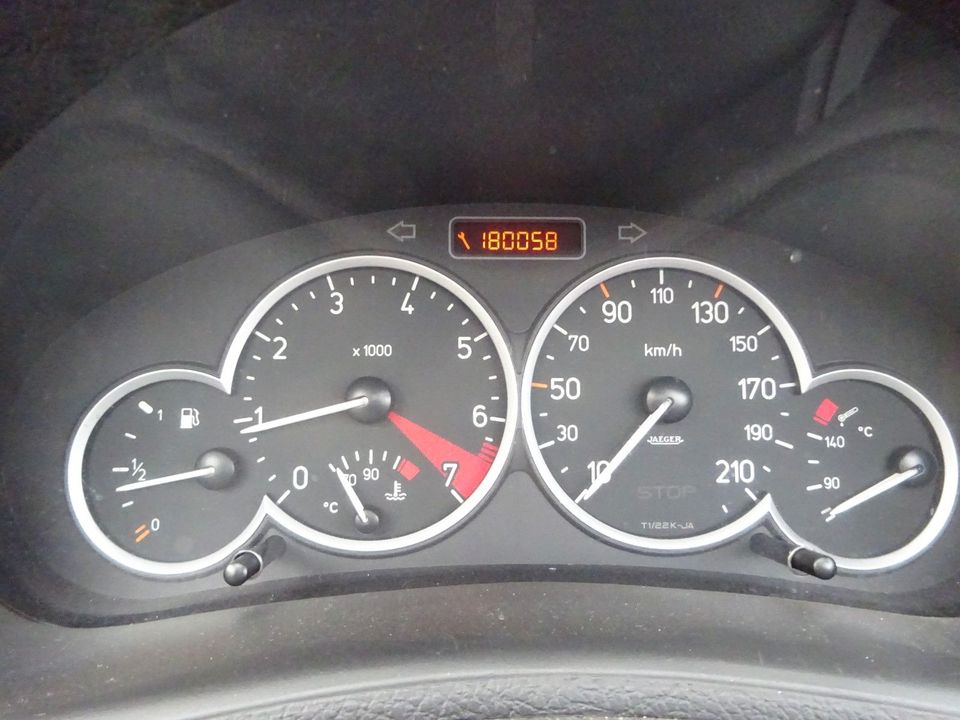 Peugeot 206 cc 1,6 i Tüv neu klima Leder Neuteile!!!!!! in Würzburg