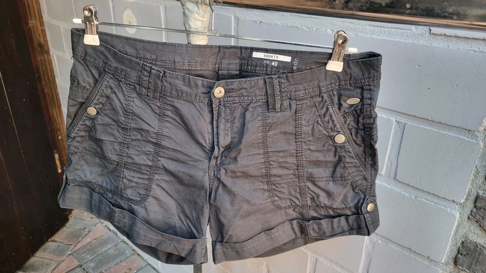 EDC by Esprit Shorts Modell Star beige schwarz gestreift Gr. 40 in Issum