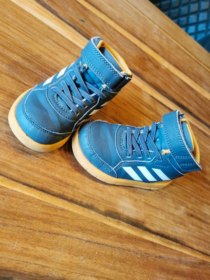 Adidas Sneaker Größe 23 in Büdelsdorf