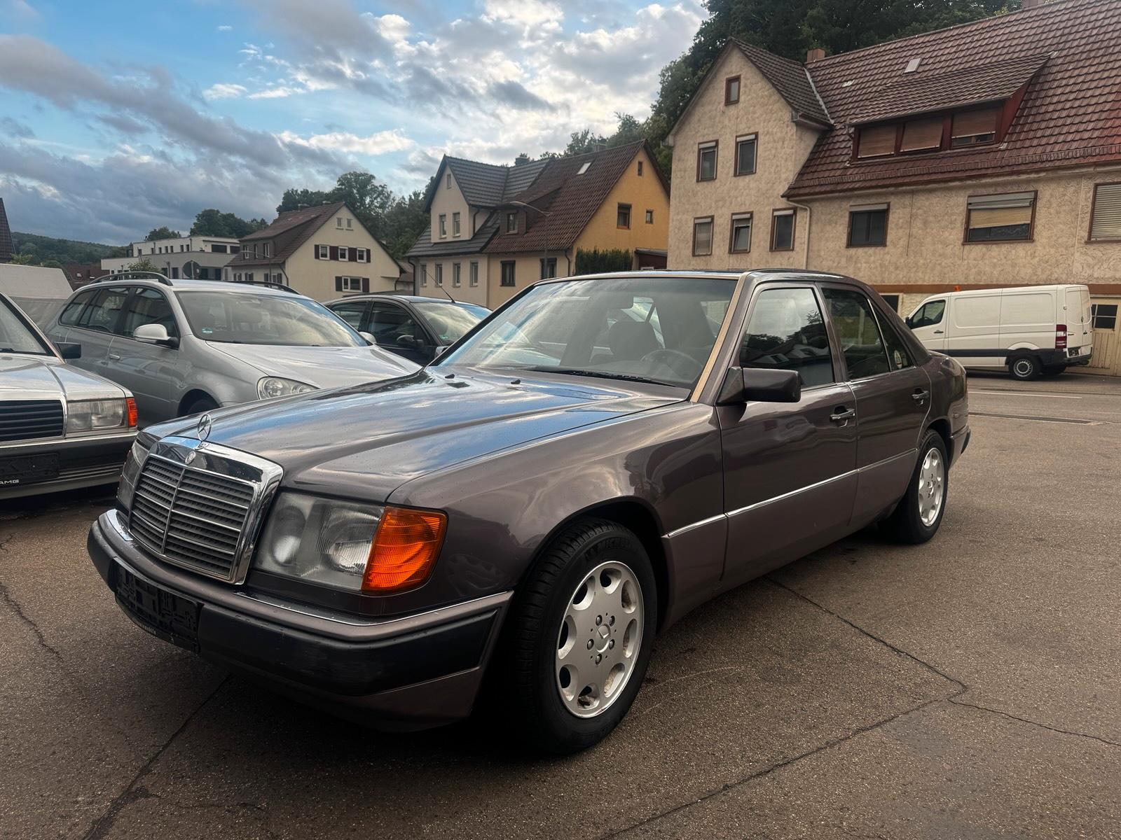Abbildung des Autos Mercedes W124 260E*Autom…