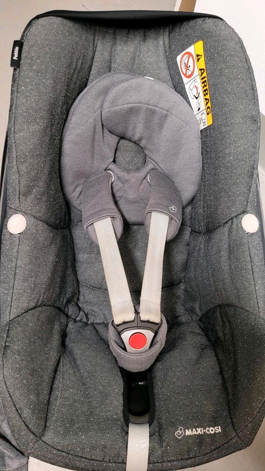 Maxi Cosi Pebble Babysafe + FamilyFix Stadtion Frottee Bezug Baby in Weil am Rhein