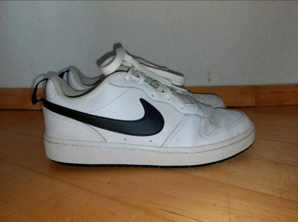 Verkaufe weisse Nike Sneakers; Gr. 39 in Wegscheid