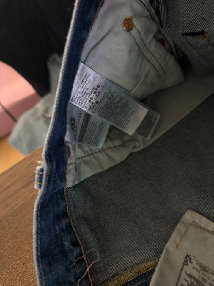 Levi's kurze Jeans 40 gr. in Dorfen