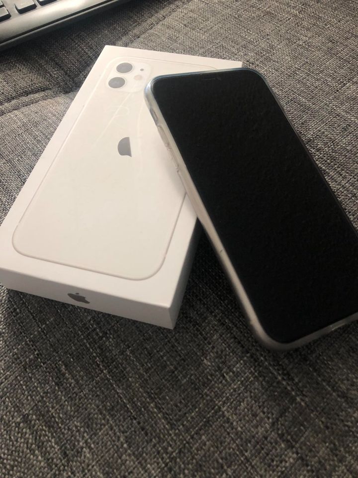 IPhone 11 64 GB guter Zustand in Langenau