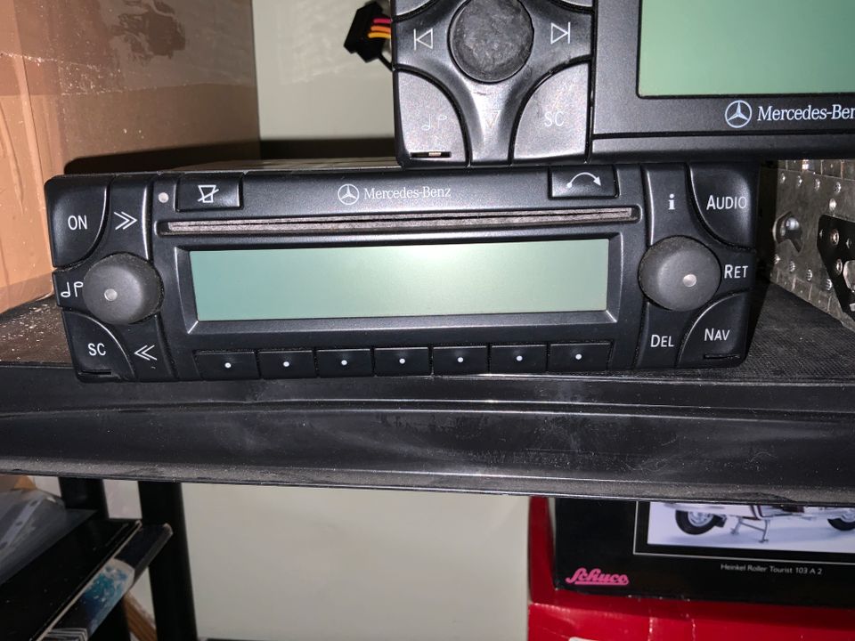 MERCEDES Radio Audio 10 CD MF 2199 A170 820 0186 in Troisdorf