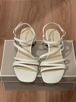Tamaris Sandaletten weiß (Riemchensandale, Brautschuhe) Gr. 38 Dresden - Löbtau-Süd Vorschau