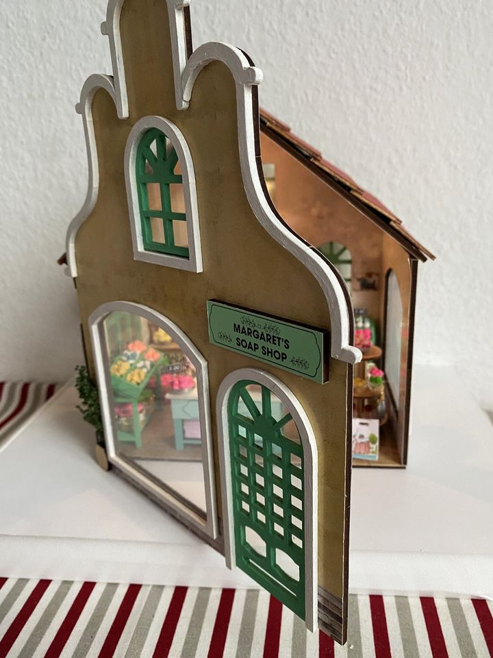 DIY Miniatur Soap Shop mit Licht fertig gestaltet in Kaiserslautern