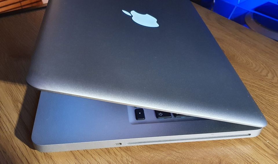 Apple MacBook Pro  (13,3 Zoll) Laptop - MD101D/A in Hannover