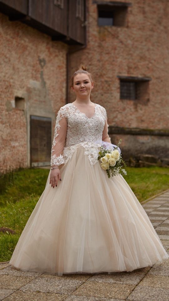 Brautkleider-Hochzeitskleider bis 500€ alle neu in Kirchseeon