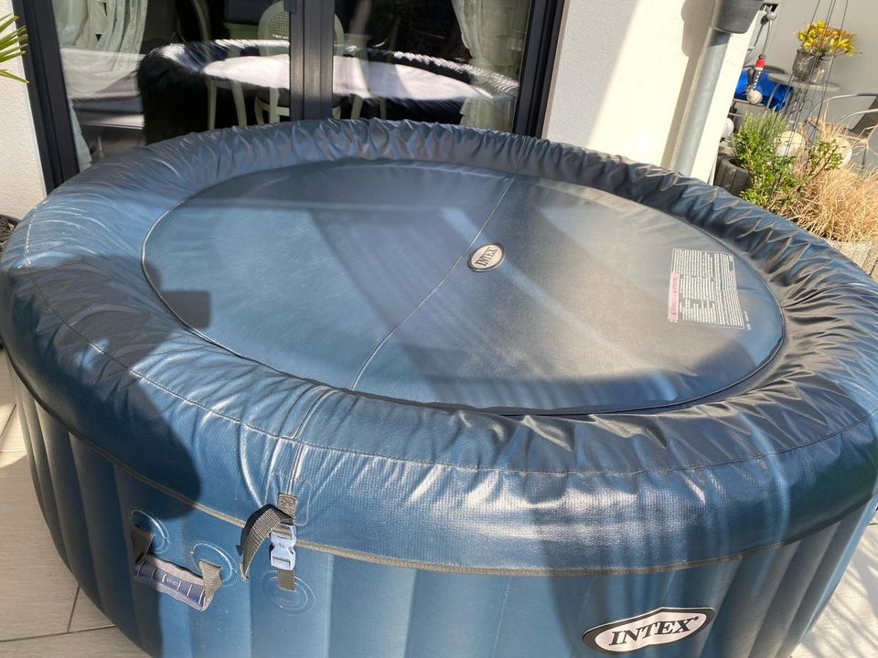 INTEX PURE SPA OUTDOOR WHIRLPOOL in Ludwigshafen