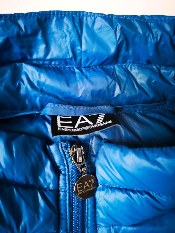 ORIGINAL EA7 EMPORIO ARMANI LEICHTDAUNENJACKE BLAU GR. L in Stuttgart