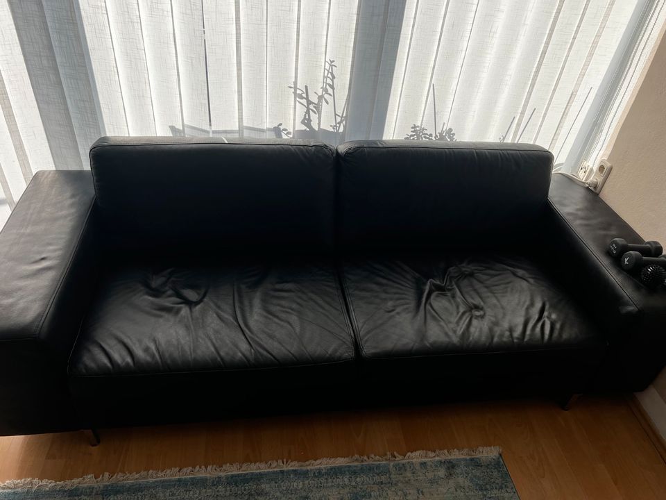 Schwarze Couch in Rosenheim