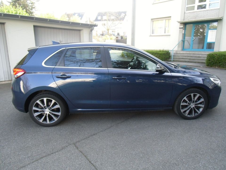 Hyundai i30 1.0 T-GDI Premium,NAVI, KAMERA, SPURHALTE in Aachen