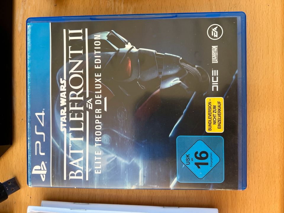 PS4 Pro Limited Edition „Battlefront II“ mit viel Zubehör in Odelzhausen