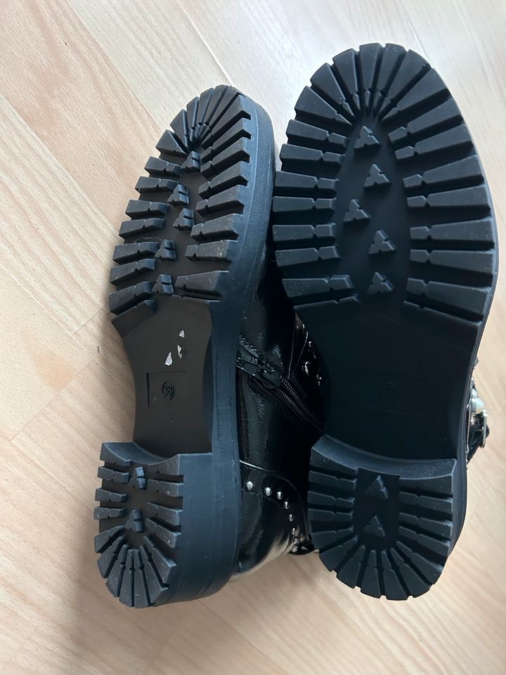 Boots Perlen Lack schwarz von Bullboxer Gr.38 wie neu in Bonn