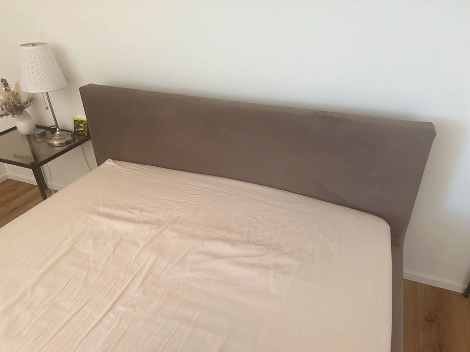 140x200m Bett mit Stoffbezug beige/taupe in Friedberg