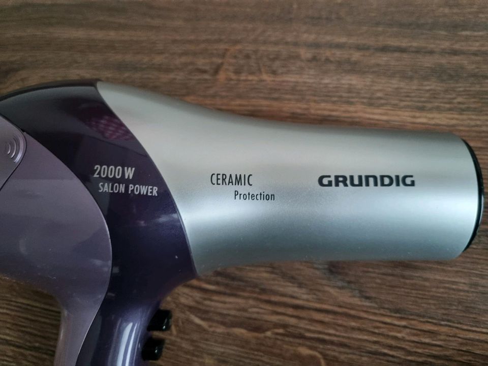 Föhn Grundig Ceramic Protection HD 6760 in Hamburg