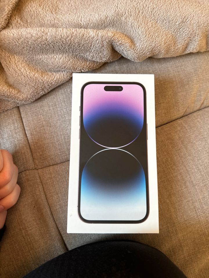 Apple iPhone 14 PRO - 256GB - Dunkellila in Berlin