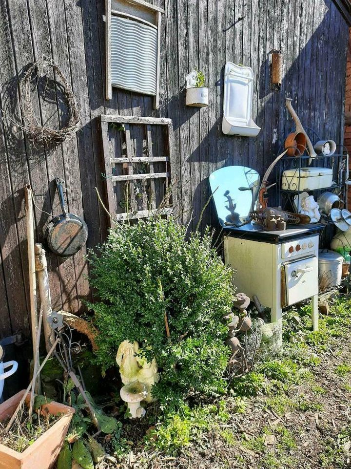 Alter Ofen Küche Garten als Deko in Wulften