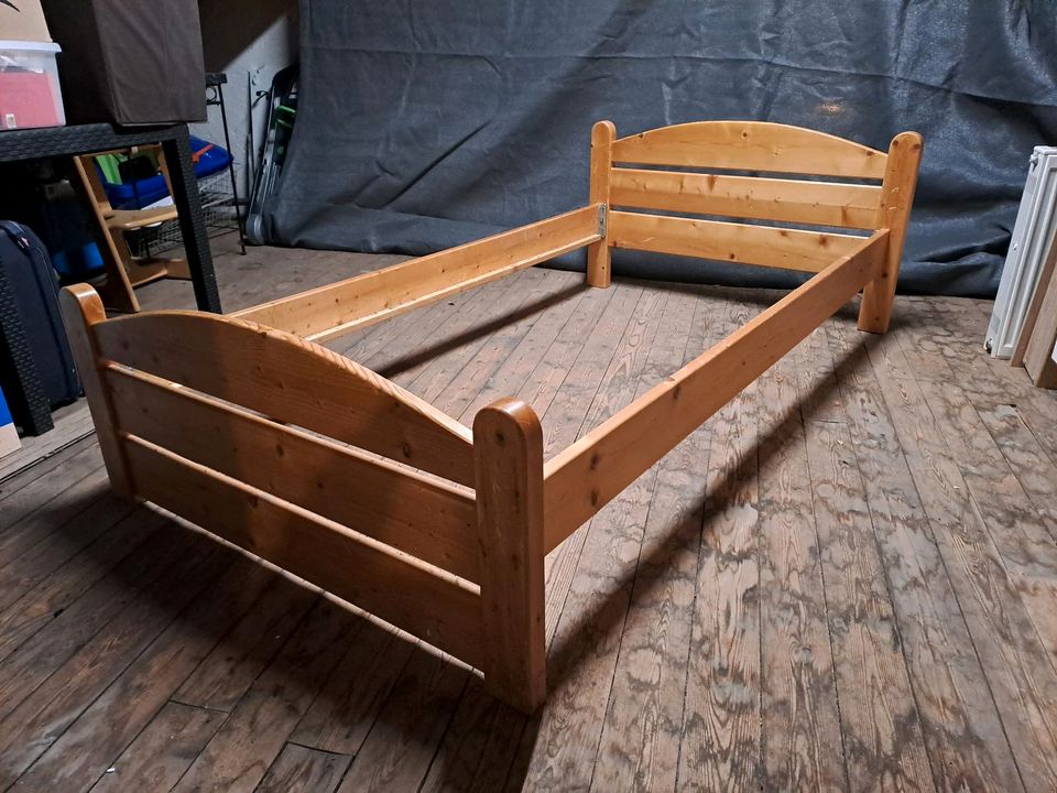 Bett Kieferholz massiv 1×2 Meter in Weihmichl