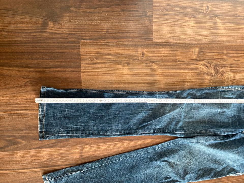 Girbaud ,Jeans gr 34 in Detmold